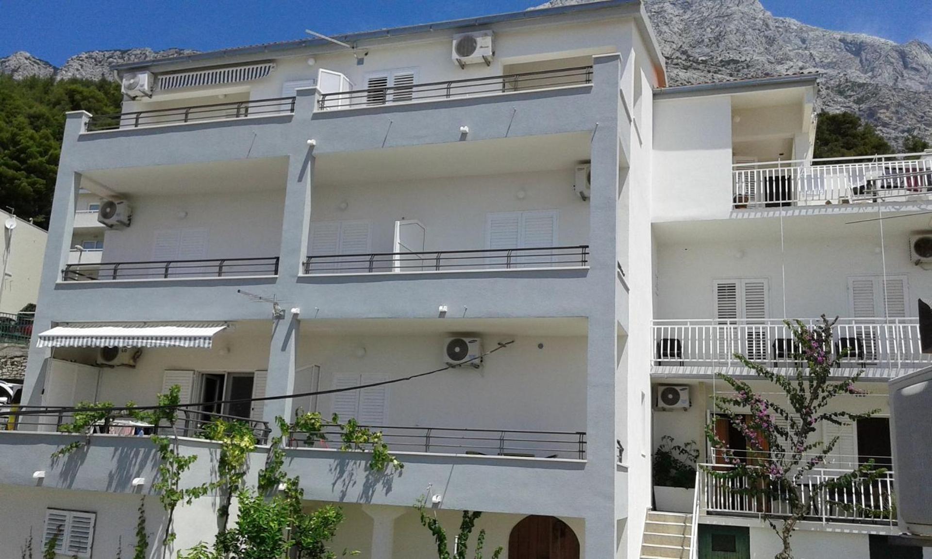 Apartments Josip Baška Voda Exteriör bild
